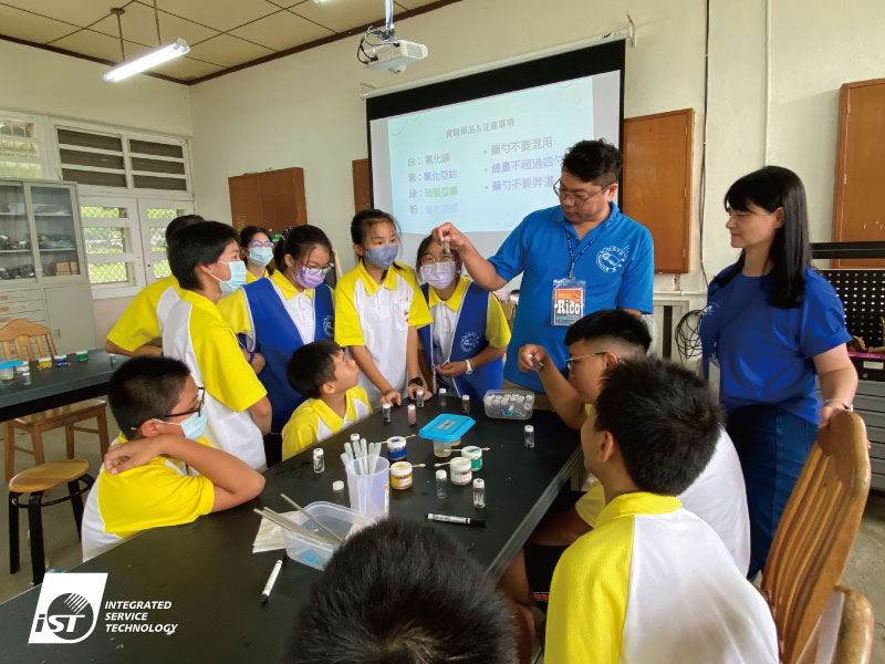 iST and “Chemistry on the Go” journeyed together to Nanhe Junior High School