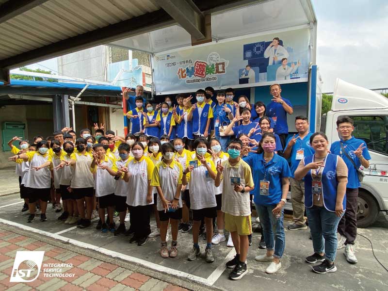 iST and “Chemistry on the Go” journeyed together to Nanhe Junior High School